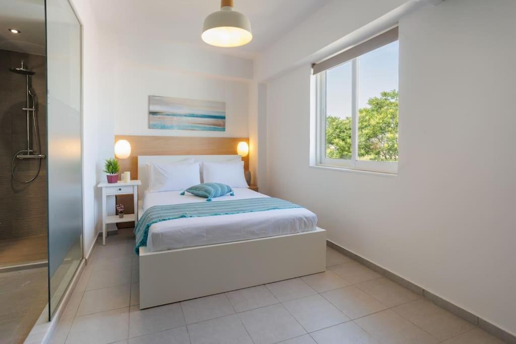 Wow, Design Apartment, Steps From Town Centre Héraklion